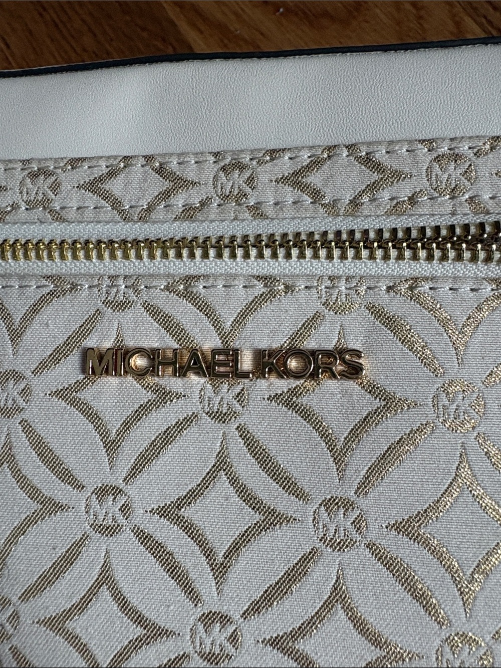 Michael Kors Jet Set Cream & Gold MK Signature Chain Crossbody Bag NEW - Picture 4 of 15